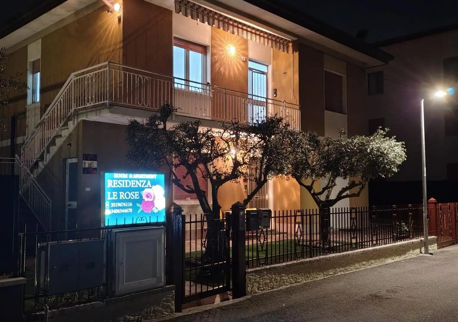 Residenza Le Rose Hotel Peschiera del Garda Gæstehus