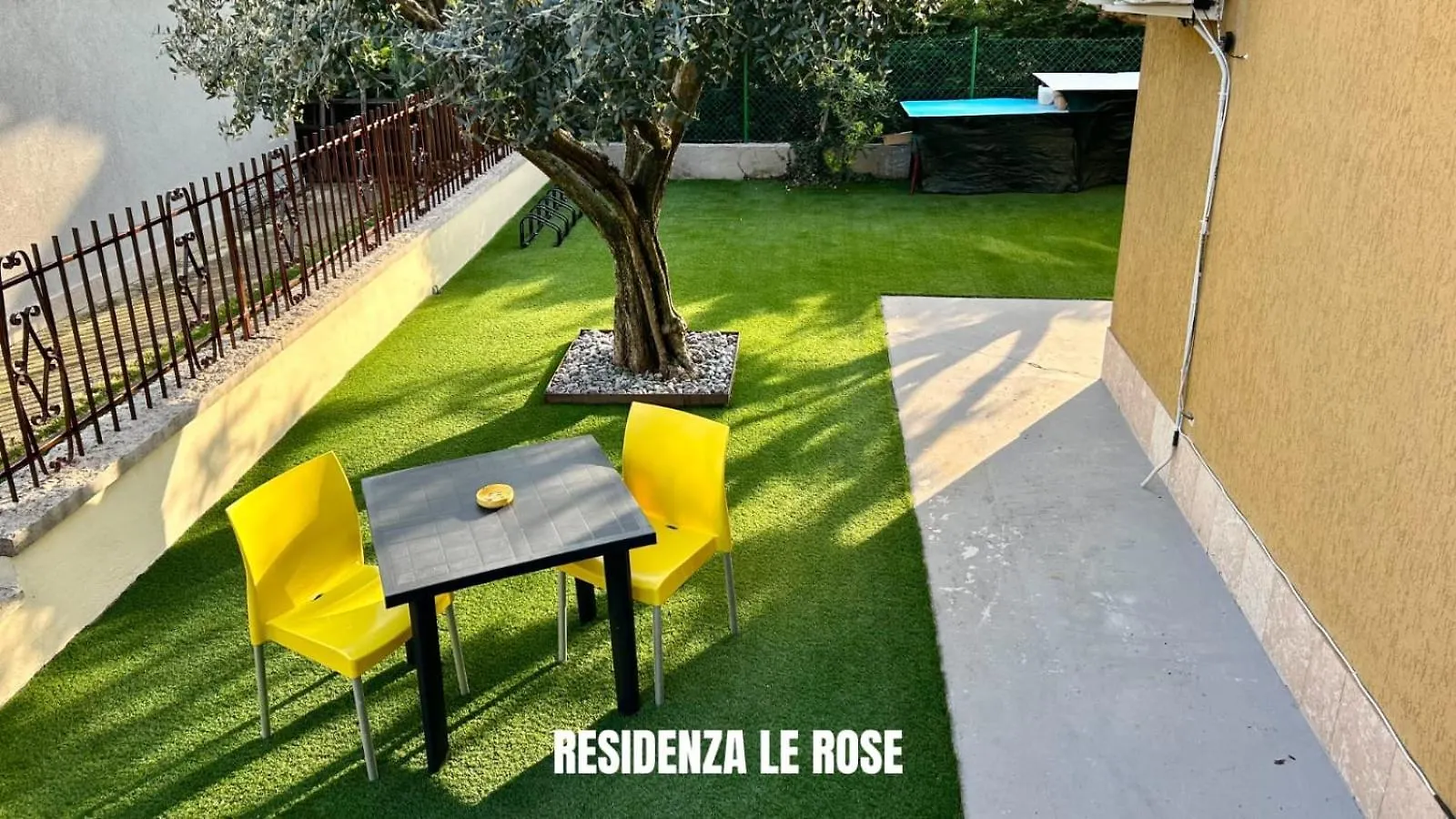 Hotel Residenza Le Rose Peschiera del Garda 0*,  Itálie